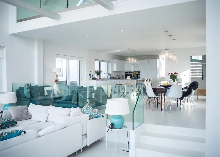 Doleen Quay House * Балликоннили