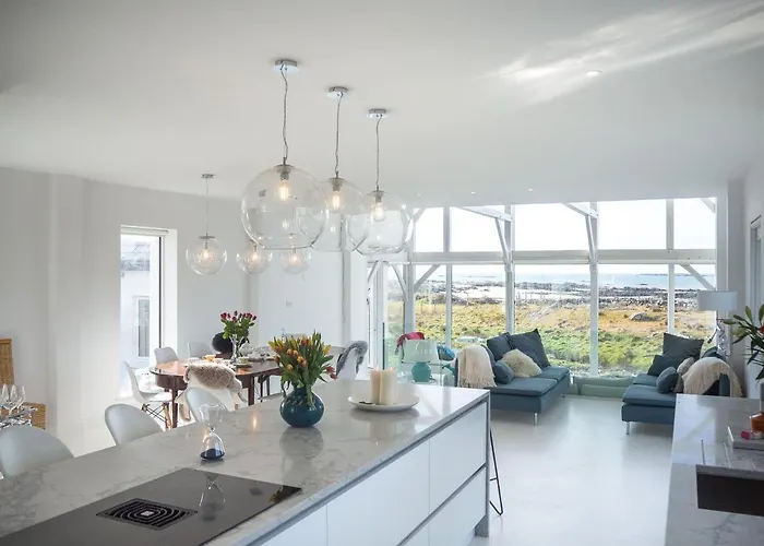 Doleen Quay House * Балликоннили